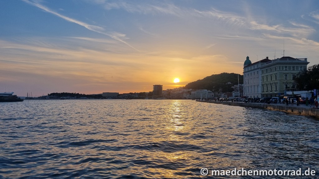 Sonnenuntergang am Hafen von Split